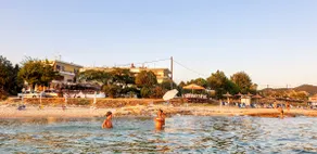 Kariani Beach Apartment - Image 1