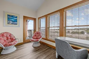 Top Floor Condo, Breathtaking Sound Views - Image 5