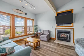 Top Floor Condo, Breathtaking Sound Views - Image 2