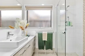 Great Location, Indoor Gas Fire, Walk to Shops - Image 4