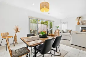 Great Location, Indoor Gas Fire, Walk to Shops - Image 3