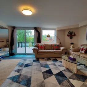Lakeside Unit & Breathtaking View! 15 Mins to YYZ! - Image 4