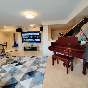 Lakeside Unit & Breathtaking View! 15 Mins to YYZ! - Image 3