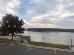 Gorgeous Riverview condo on the Mississippi - Image 2