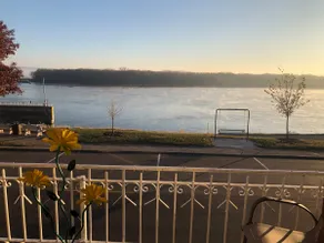 Gorgeous Riverview condo on the Mississippi - Image 3