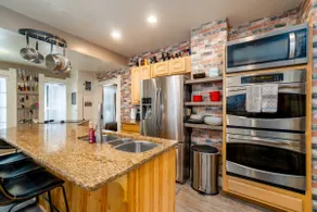 Spacious Downtown Historic Home -Pet Friendly! - Image 4