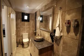 Charming & Glamorous 1Bedroom Apart in City Center - Image 3