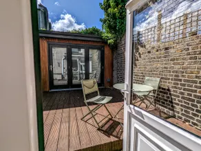 Stylish Dublin Cottage | Canal Dock & Top Tech - Image 4