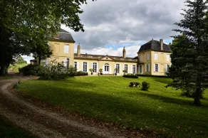 Private wing within the Loupiac-Gaudiet castle - Image 2