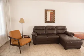 Centrally located villa, ideal for your group. - Image 5