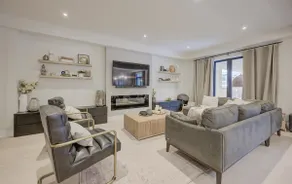 Modern Designer Home - Image 4