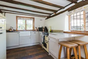 Cozy historical cottage on edge of Ashdown Forest - Image 3