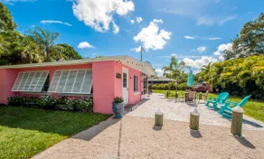 Pink Pineapple Cottage - Image 3