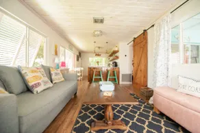 Pink Pineapple Cottage - Image 5