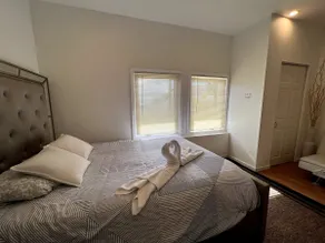 Spacious Hilltop Suite + Ocean View - Image 3