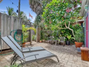 Private space near the beach. - Image 3