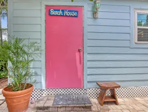 Private space near the beach. - Image 4
