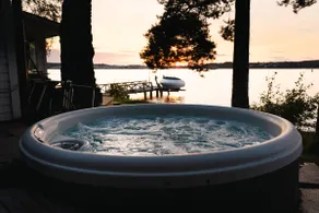 Unique location. Beach, jacuzzi and close to city. - Image 4