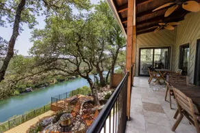 Panoramic views of Lake Austin high in the hills - Image 2