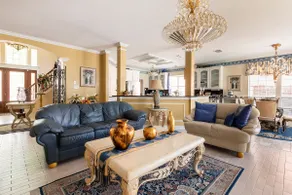 ENJOY RESORT  STYLE LUXURY ACCOMMODATIONS AT THE ESTATE HOME - Image 2
