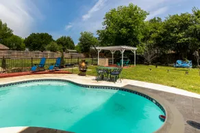 ENJOY RESORT  STYLE LUXURY ACCOMMODATIONS AT THE ESTATE HOME - Image 4