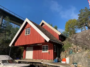 Boathouse with boat - Image 2