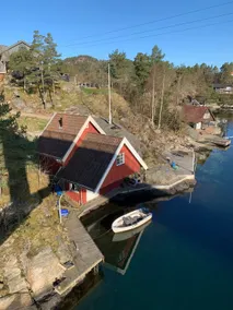 Boathouse with boat - Image 3