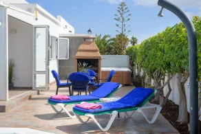 Saltwater pool villa & jacuzzi, quiet location - Image 5