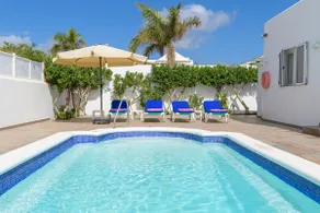 Saltwater pool villa & jacuzzi, quiet location - Image 3