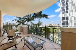Dream View D – Ocean/City View + Free Parking - Image 3