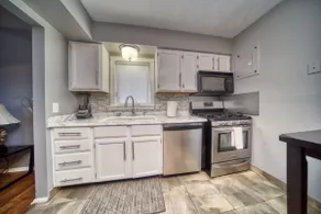 ***2BR Entire Home, 4miles from CLE Airport*** - Image 3