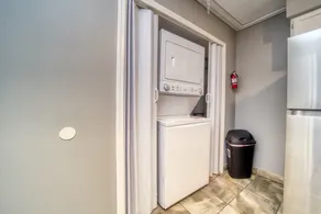 ***2BR Entire Home, 4miles from CLE Airport*** - Image 5