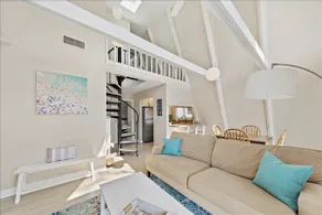 A-mazing Beach Cottage on Canal & Trolley Route - Image 4
