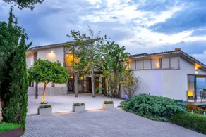 Mallorca Holiday Villa, pool with beautiful views - Image 3
