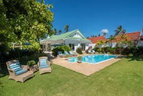 Beachfront 3 Bedroom Villa - Image 2