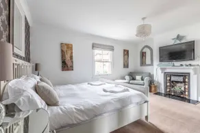 Windsor Town Centre Victorian townhouse sleeps 6 - Image 3