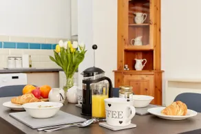 Barn Conversion Cottage, Dog-Friendly with Hot Tub - Image 4