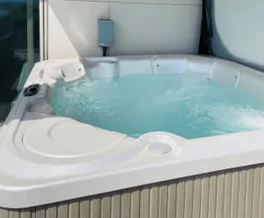 Luxe Mod City Home +Hot Tub+Parking+AC+Bag storage - Image 4