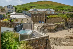 5 Star Award Winning! Hot Tub & Sea View & Fire Pit & Cinema Den & Beach Access! - Image 4