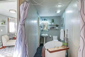 The Deep Soaking Tub Suite with AC - Image 5