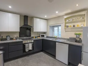 2 Ivy House - Image 5