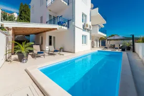 Deluxe Apartment Unique-With Private Heated Pool - Image 5