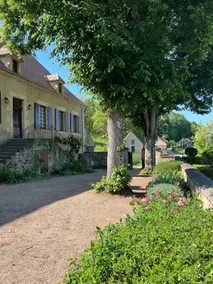 Beautiful 1900 house with enclosed garden and pool - Image 5