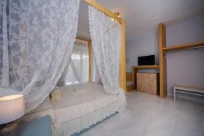 Sunset Apartments - Image 3