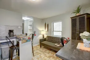 Kona Cottage~Dog Friendly~In Town Location - Image 2
