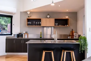 Une superbe maison contemporaine avec vue imprenable sur l'océan et la montagne - Image 5