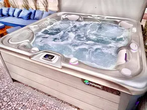 Luxury Rental with Pool and Hot tub in Music row - Image 3