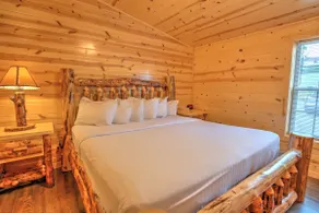 Cozy Lodge Fireplace Suite in Ohio's Amish Country - Image 4