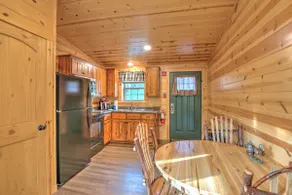 Cozy Lodge Fireplace Suite in Ohio's Amish Country - Image 2