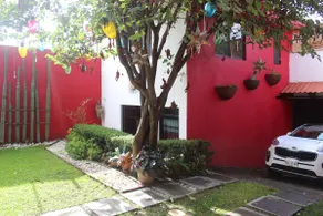 Centrally located house in Colonial Neighborhood - Image 5